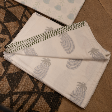 Leaf Print 3D AC Quilt | Lightweight & Soft All-Season Comforter for Home & Bedroom Decor