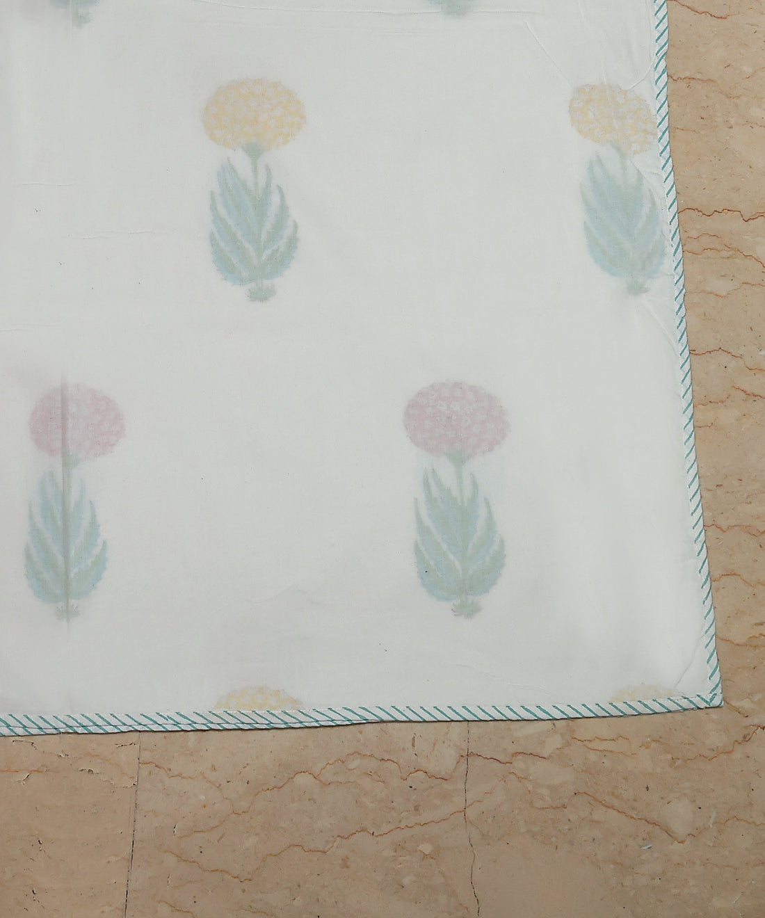 Flower Print 3D AC Quilt | Soft & Lightweight All-Season Comforter for Home & Bedroom Decor